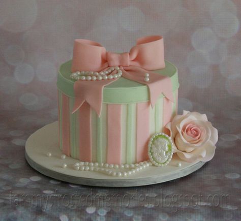 Tammy's Frosted Memories: Hat Box Cake Class Birthday Present Cake, Hat Box Cake, Cookies Cupcake, Teapot Cake, Tier Cakes, Present Cake, Gift Box Cakes, Buttercream Cake Designs, 13 Birthday Cake