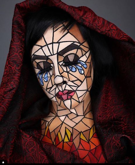 Stained Glass Halloween Costume, Stained Glass Makeup Look, Fantasy Stage Makeup, Glamorous Halloween Makeup, Halloween Stage Makeup, Special Fx Halloween Makeup, Fantasy Makeup Halloween, Spooky Halloween Makeup Looks, Half And Half Halloween Makeup