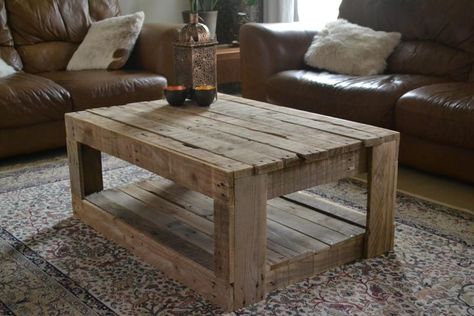 Pallet Furniture Table, Recycled Pallet Furniture, Pallet Wood Coffee Table, Creative Coffee Table, Crate Coffee Table, Pallet Furniture Designs, Diy Furniture Cheap, Coffee Table Plans, Diy Furniture Hacks