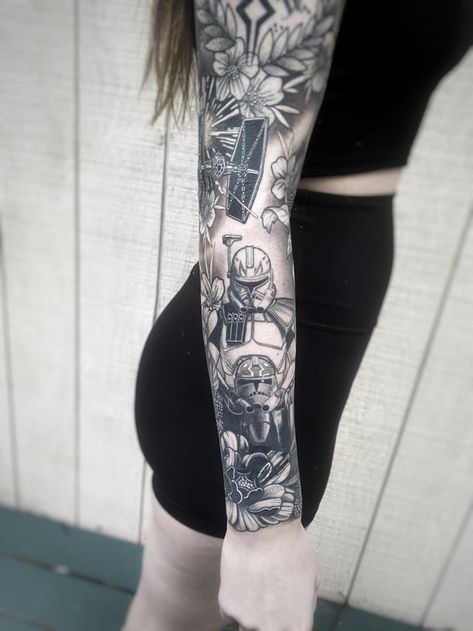 Star Wars Sleeve, Star Wars Tattoo Sleeve, Full Back Tattoo, Nerdy Tattoos, Animal Tattoo Ideas, Full Back Tattoos, Geek Tattoo, Half Sleeve Tattoos For Guys, Arm Band Tattoo