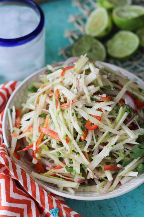 Jicama Apple Slaw - PaleOMG.com Jicama Recipe, Jicama Slaw, Apple Slaw, Slaw Recipes, God Mat, Eating Raw, Healthy Salads, Coleslaw, Fruits And Veggies