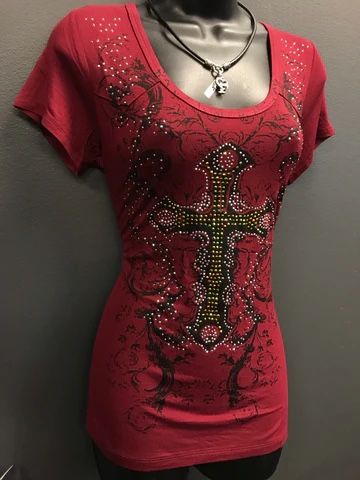 Fitted Tees For Women, Red Goth Clothes, Red Tee Outfit, Red Y2k Shirt, Red Goth Outfits, Biker Clothing, Chica Chola, 2000s Clothing, Trend Jewelry