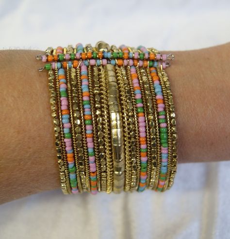 Kraaltjes armband Ibiza stijl GOUD ROZE ORANJE GROEN TURQUOISE - Beaded bracelet Ibiza fashion style GOLD PINK ORANGE GREEN TURQUOISE Hippie Mode, Fashion Hippie, Belly Dance Jewelry, Hippy Chic, Ibiza Fashion, Turquoise Bead Bracelet, Boho Hippie Chic, Hippie Chic, Green Turquoise