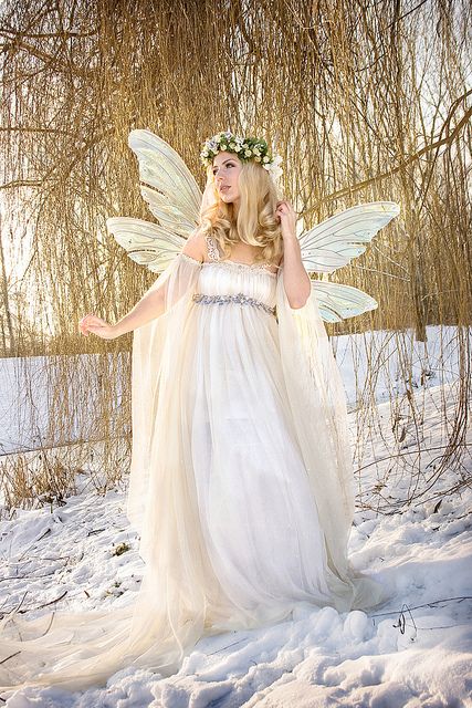 FA3 Fairy Wings Jolien-Rosanne from the Netherlands wearing her Teasel wings in clear with silver veins White Fairy Dress, Fairy Dress Costume, Elf Kostüm, White Fairy, Fairy Outfit, Snow Fairy, Winter Fairy, Fairy Wedding, Love Fairy