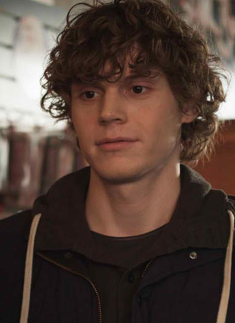 Young and sweet Evan Peters from the 2013 Indie Movie 'Adult World' where he co-starred with Emma Roberts and John Cusack. Follow rickysturn/evan-peters Diego Peretti, Fanfiction Stories, Evan Peters American Horror Story, Tate And Violet, Peter Maximoff, John Cusack, Indie Movies, James Mcavoy, Evan Peters