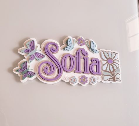 Butterflies And Daisies, Flower Retro, Door Plaque, Beautiful Crafts, Laser Projects, Colour Colour, Door Plaques, Wall Art Nursery, Name Plaques