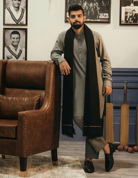 Ethnic Kurta For Men, Men Shawl Style, Boys Dressing Style For Wedding, Cricket Dp, Boys Dressing Style, Profile Shoot, Men Shawl, Shadab Khan, Men Suits Blue