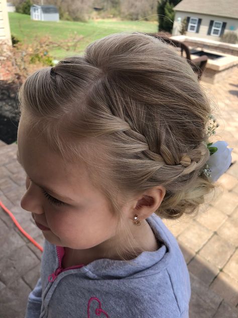 Flower Girl Hairstyles Toddler Updo, Flowergirl Updo Hairstyle, Flower Girl Updo With Flower Crown, Flower Girl Wedding Hair Toddler, Short Hair Flower Girl Hairstyles, Girls Wedding Updos Little, Communion Updo Hairstyles, Flowergirl Hairstyle Up, Formal Kids Hairstyles