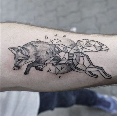 Geometric Fox Tattoo: In the world of tattoo artistry, the geometric fox tattoo stands out as a beautiful and symbolic design that combines t Glow Tattoo, Fox Tattoo Design, Geometric Sleeve Tattoo, Geometric Fox, Tattoos Inspiration, Circle Tattoos, Tattoo Magazine, Geometric Tattoo Design, Original Tattoos