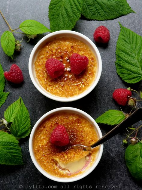 Fruit Creme Brulee, Raspberry Creme Brulee, Passion Fruit Mousse, Classic French Desserts, Shrimp Salad Recipes, Creme Brulee Recipe, Brulee Recipe, Beef Empanadas, French Dessert