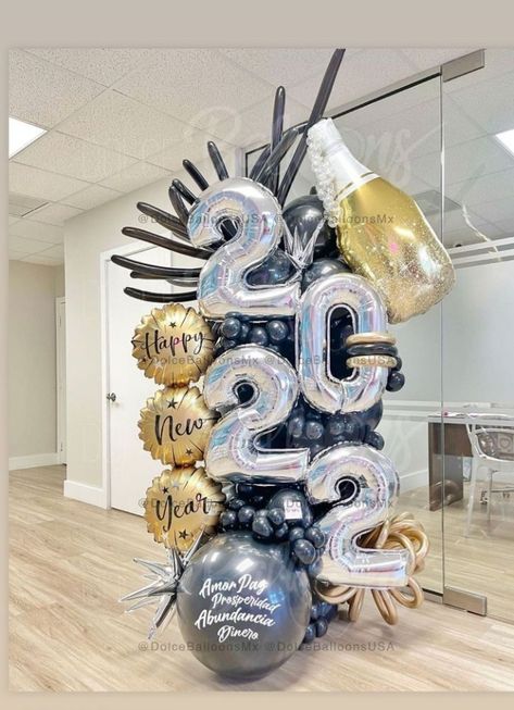 New Year’s Eve Balloon Garland, New Years Balloons, New Year Balloon Decoration, Nye Ideas, New Year Balloons, Balloons Art, Balloon Design, Balloon Decorations Party, Balloon Art