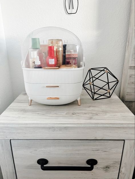 This is the beauty/skincare organizer that I use! 🤍🤍✨

#beauty #beautyorganizer #whiteandgold #aesthetic #cuteorganizer #affordable #makeuporganizer Aesthetic Skin Care Organizer, Skin Care Holder Aesthetic, Skincare Orginazer, Skincare Organizer Aesthetic, Preppy Skincare Organizer, Skincare Holder, Skin Care Organizer, Beauty Organiser, Skincare Shelf