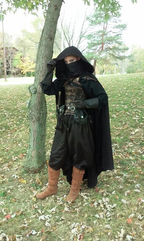 Medieval thief Medieval Thief, Medieval Outfit Women, Medival Outfits Women, Rogue Costume, Medieval Outfit, Knight Outfit, Fair Outfit, Ren Faire Outfits, Medieval Fair