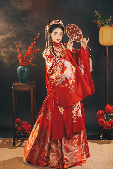 hanfu gallery (chinese hanfu by 花仙记) Traditional East Asian Fashion, Asian Cultural Clothes, Chinese Robes Traditional, Chinese Wedding Dress Traditional Hanfu, Chinese Clothes Traditional, Ancient Chinese Clothing Woman, Chinese Fashion Traditional, Chinese Outfits Traditional, Traditional Chinese Outfit