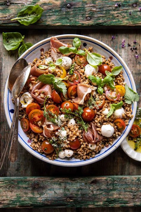 Caprese Prosciutto Farro Salad | halfbakedharvest.com Half Baked Harvest Recipes, Caprese Recipes, Resep Salad, Summertime Recipes, Farro Salad, Veggie Meals, Harvest Recipes, Half Baked, Half Baked Harvest