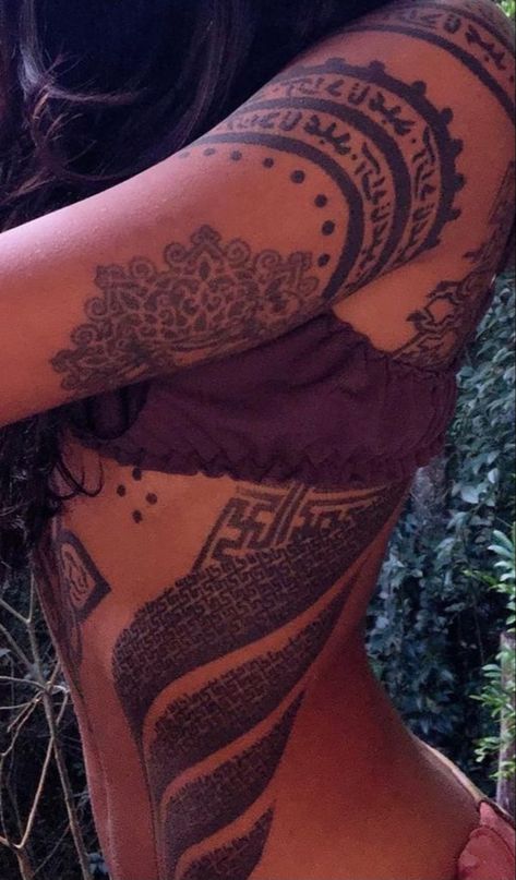 Women With Chest Tattoos, Mishka Effect, Cultural Tattoos, Ephemeral Tattoo, Polynesian Tattoos Women, Backpiece Tattoo, Muster Tattoos, Hip Tattoos Women, Pretty Tattoos For Women