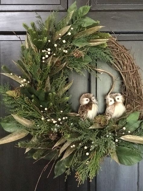 Woodland Wreath Christmas, Wreaths With Owls, Squirrel Wreath, Thanksgiving Wreath Ideas, Christmas Twig Wreaths, Wreath With Owl, Wreath With Birds, Woodland Christmas Wreath, Honeysuckle Vines