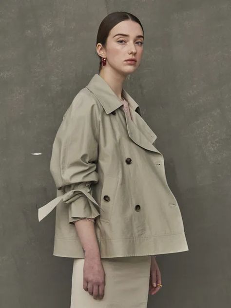 Short Trench Jacket - Warm Gray | W Concept Summer Outerwear Women, Short Trench Coat Outfit, Spring Outerwear Women, Short Trench Coat Women, Trench Outfit, Summer Outerwear, Spring Outerwear, Cropped Trench Coat, Short Trench Coat