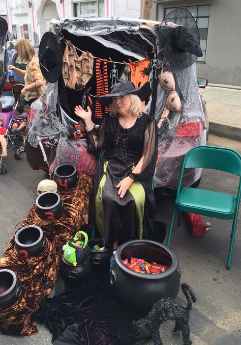 Trunk or treating- the witch's clothesline! Witch Trunk Or Treat, Witch Ideas, Halloween Car Decorations, Trunker Treat Ideas, Halloween Classroom Decorations, Teal Pumpkin Project, Trunk Or Treat Ideas, Halloween Entertaining, Halloween Flowers