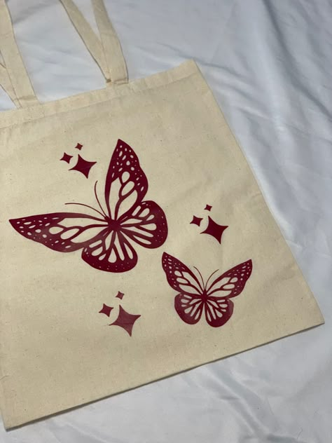 Tote Bag Butterfly Design, Tote Bag Ideas Design, Simple Tote Bag Design, Tote Painting Ideas, Painted Tote Bag Ideas, Totebag Painting, Painted Totes, Canvas Bag Ideas, Tote Bag Painting Ideas