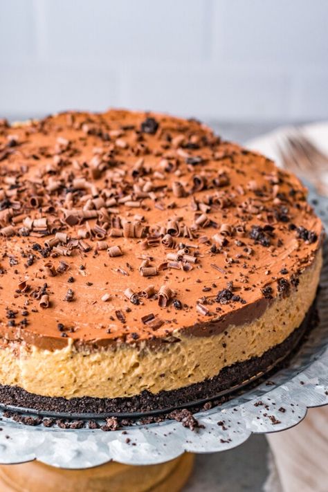 No Bake Chocolate Peanut Butter Pie with Oreos - Kitchen Divas Easy Peanut Butter Pie, Peanut Butter Pie Recipe, Peanut Butter Swirl Brownies, Pie Fillings, Chocolate Crumbs, Xmas Desserts, No Bake Peanut Butter, Oreo Chocolate, Chocolate Peanut Butter Pie