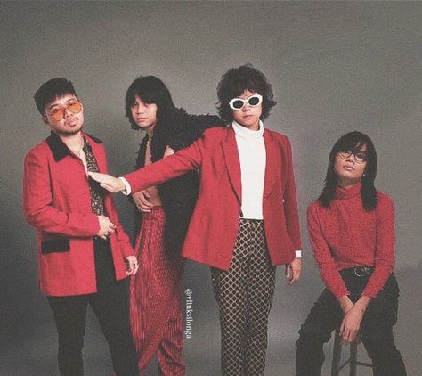 Mundo Iv Of Spades Aesthetic, Iv Of Spades Aesthetic, Spades Aesthetic, Iv Of Spades, Your Name Wallpaper, Band Photoshoot, King Of Spades, City Lights At Night, Cute Headers