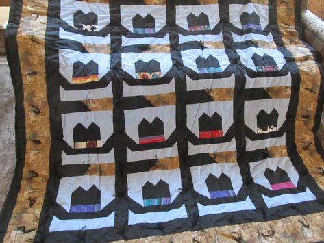 Hat Quilt Block Pattern, Texas Quilt, Cowboy Quilt, Western Quilts, Black And Black, Hat Bands, Quilt Wall, Quilt Block Patterns Free, Cute Quilts