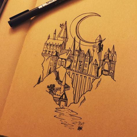 Hogwarts Art Draw, Harry Potter Line Drawing, Hogwarts Sketch Castle, Harry Potter Castle Drawing, Harry Potter Castle Tattoo, Hogwarts Castle Art, Hogwarts Castle Drawing, Hogwarts Sketch, Hogwarts Art Castle