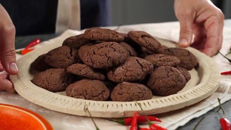 Spicy Mexican Hot Chocolate Cookies Spicy Cookies, Hot Chocolate Cookie Recipes, Mexican Hot Chocolate Cookies, Hot Chocolate Cookies, Peanut Butter Oatmeal Cookies, Mexican Hot Chocolate, Caramel Cookies, Chocolate Cookie Recipes, Sweet Recipes Desserts