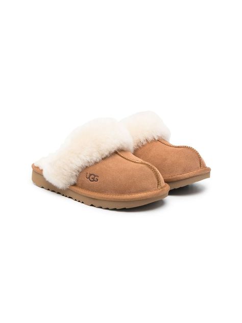 Cute Uggs, Slippers Brown, Pretty Sneakers, Ugg Kids, Trendy Shoes Sneakers, Preppy Shoes, Pretty Shoes Sneakers, Dr Shoes, Shoe Wishlist