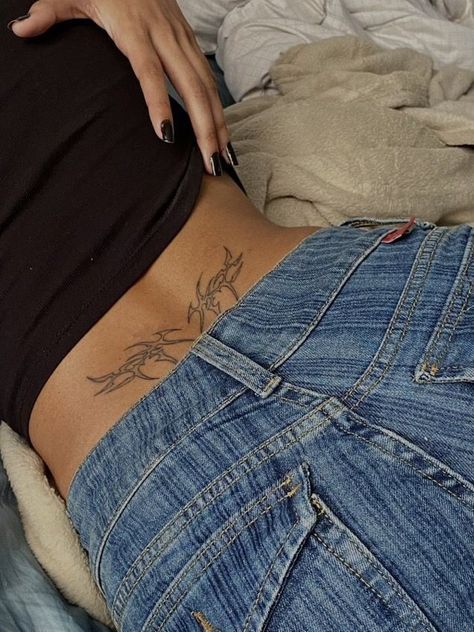 Lower Back Tattoo, Tramp Stamp Tattoos, Waist Tattoos, Bauch Tattoos, Small Pretty Tattoos, Petite Tattoos, Spine Tattoos For Women, Парные Тату, Stomach Tattoos