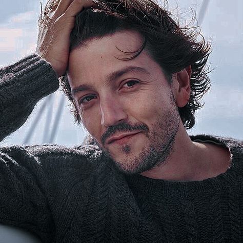 Diego Luna Aesthetic, Andor Wallpaper, Actors Aesthetic, Hot Mexican Men, Cassian Andor, Theme Board, Diego Luna, Perfect Man, Pretty Men