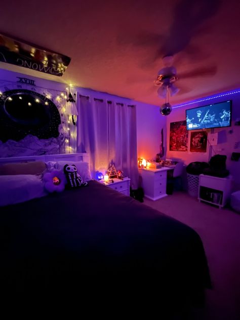 #indie #grunge #bedroom #lgbtqrooms #gay #ledlights #tapestry #coolroom #bedroomideas #purple #saltlamp #crystals #plushies Chill Rooms, Dope Rooms, Chill Room Ideas, Room Ideas Dark, Bedroom Ideas For Small Rooms Cozy, Hypebeast Room, Room Organization Bedroom, Hangout Room, Luxury Room Bedroom