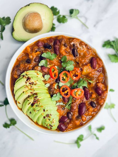 Red lentil and black bean chilli Lentil Chilli, Black Bean Chilli, Bean Chilli, Types Of Beans, Spicy Dishes, Red Kidney Bean, Vegetable Puree, Red Lentil, Meal Prep For The Week