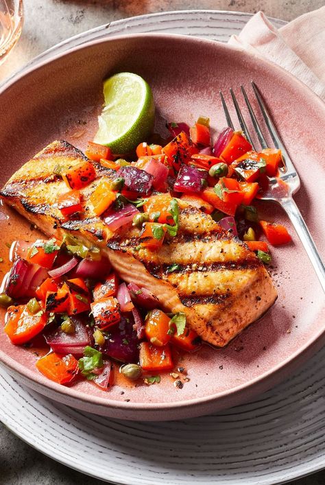 Mediterranean Diet Dinner Recipes, Mediterranean Diet Dinner, Red Pepper Relish, Broiled Salmon Recipes, Grilled Bell Peppers, Relish Recipe, Pepper Relish, High Protein Dinner, Diet Dinner Recipes