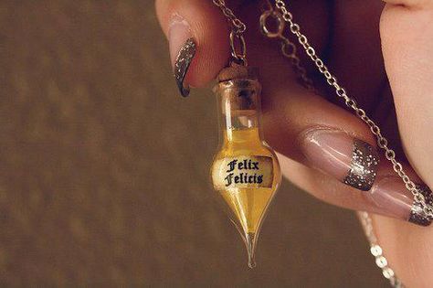 Weird Kid, Natural Twists, Under Stairs Cupboard, Harry Potter Jewelry, Shiny Jewelry, Harry Potter Love, Harry Potter Obsession, Liquid Gold, Harry Potter Fan