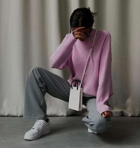 Grey And Pink Outfit, Outfit Rosado, Grey Jacket Outfit, Outfit 2023, Pastel Outfit, Outfit Mujer, Grey Outfit, 2023 Fashion, Colourful Outfits