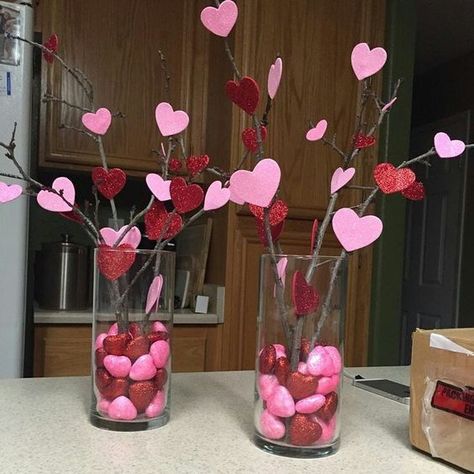 Diy Valentine Gifts For Boyfriend, Selamat Hari Valentine, Saint Valentin Diy, Valentines Bricolage, Fun Valentines Day Ideas, Valentine Centerpieces, Diy Valentine's Day Decorations, Valentine Diy, Diy Valentines Decorations