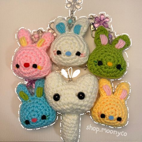 Bunini:$8 Binky bong keychain:$7 Whole collection:$40+lots of free goodies! Pls dm @shop.moonyco on instagram to purchase! #crochet #newjeans #kpop #forsale #crocheting Kpop Crochet Keychain, Newjeans Accessories, Crochet Kpop Ideas, New Jeans Crochet, Newjeans Keychain, Enhypen Crochet, Newjeans Crochet, Kpop Crochet Pattern, Skz Crochet