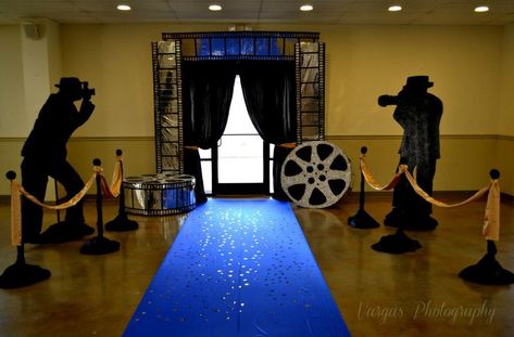 Hollywood Themed Party Hollywood Themed Party, Old Hollywood Prom, Deco Cinema, Red Carpet Theme, Casino Royale Theme, Hollywood Birthday, Hollywood Night, Hollywood Party Theme, Lemon Drops