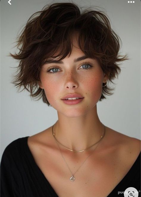 Haircut Ideas Trendy, Pixie Haircut Ideas, Chic Haircut, Long Hair On Top, Hair Inspiration Short, Messy Short Hair, Pixie Haircuts, Short Hair Haircuts, Chic Look