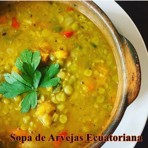 sopa de arvejas ecuatoriana Ecuadorian Recipes, Columbian Recipes, Ecuadorian Food, Dominican Food, Spanish Recipes, Culture Food, Puerto Rican Recipes, Spanish Food, Lentil Soup