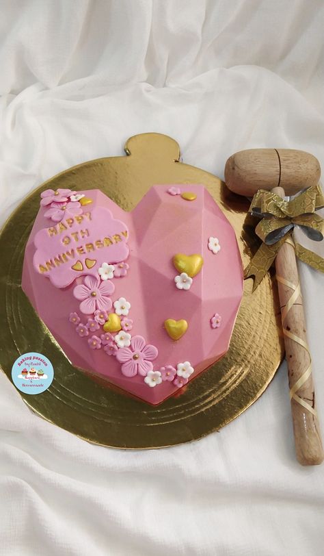 Pinata Heart Cake, Pinata Cake Design, Smash Chocolate, Heart Pinata, Piñata Cake, Torte Creative, Chocolate Pinata, Bachelorette Cake, Pinata Cake