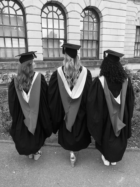 3 best friends graduation from university Group Of 3 Graduation Pictures, 3best Friends, Graduation With Friends, Uk Graduation, Best Friends Graduation, Graduation Friends, University Friends, Manifestation 2024, Graduation Aesthetic