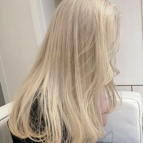 Light Blonde Aesthetic, Bleach Blonde Aesthetic, White Blonde Hair Aesthetic, White Blonde Aesthetic, Rubio Aesthetic, Cool Toned Blonde Hair Pale Skin, Long Blonde Hair Aesthetic, Blond Hair Aesthetic, White Blonde Girl