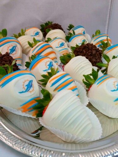 Miami Dolphins Football Strawberry Chocolate Dipped Strawberries Touchdown Strawberry Chocolate Dipped, Miami Dolphins Party, Miami Dolphins Cake, Dolphins Cake, Football Strawberries, Dolphin Cupcakes, Dolphin Birthday Parties, Miami Dolphins Funny, Dolphin Cakes