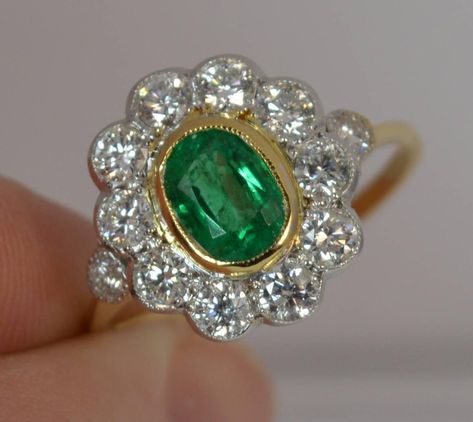 Columbian Emerald Vintage Emerald Rings, Wedding White Gold, Diamond Cluster Rings, Rings Eternity, Columbian Emeralds, Emerald Ring Vintage, Edwardian Jewelry, Cluster Rings, Wedding White