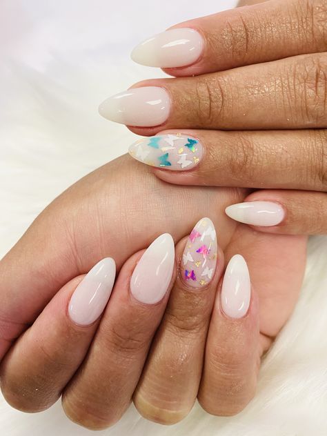 White Butterfly Nails Almond, White Gender Reveal Nails, Pink And Blue Butterfly Nails, Subtle Gender Reveal Nails, Gender Reveal Nails Almond, Gender Reveal Nails Neutral, Neutral Gender Reveal Nails, Nails For Baby Girl Arrival, Pregnancy Nail Ideas