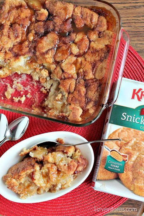 Snickerdoodle Cobbler - easy and delicious dessert made with packaged snickerdoodle cookie mix and canned apple pie filling. Snickerdoodle Cobbler, Cookies Snickerdoodle, Snickerdoodle Cookies Easy, Cobbler Easy, Snickerdoodle Cookie, Canned Apple Pie Filling, Canned Apples, Cake Mixes, Apple Cobbler