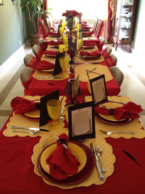 FSU theme table setting :) Fsu Party, Fsu Graduation, Rehearsal Dinner Themes, Yellow Dinner, Football Table, Cake Happy Birthday, Homecoming Week, Bachelorette Pad, Dinner Theatre